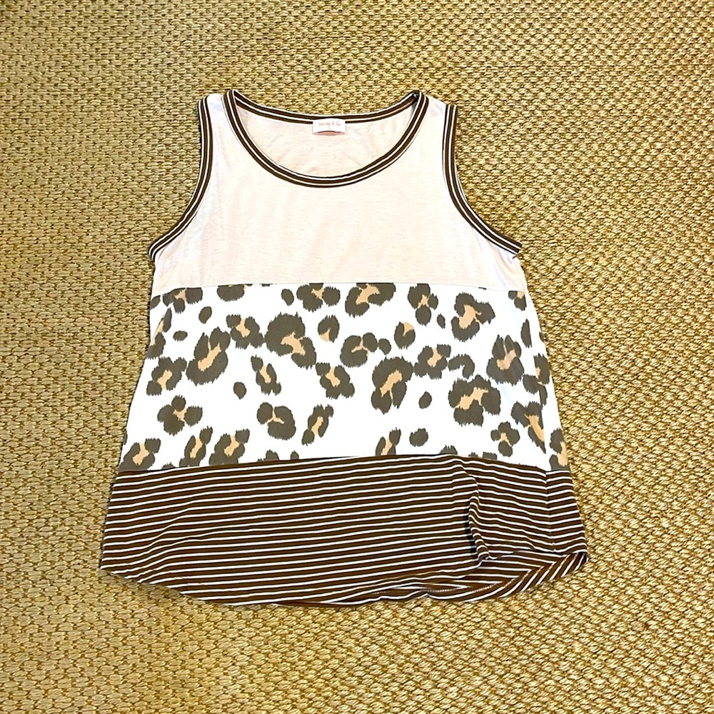 Hailey & co. leopard print/tan/white sleeveless top. Size M.